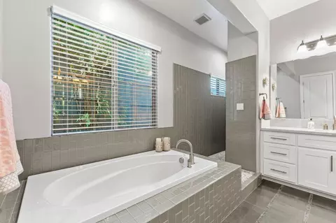 Bath - 2702 Hidden Trail Loop, Rocklin, CA 95765 photo 8 of 9