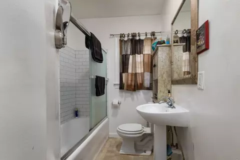 Bath - 132 Grant St, Modesto, CA 95354 photo 1 of 2