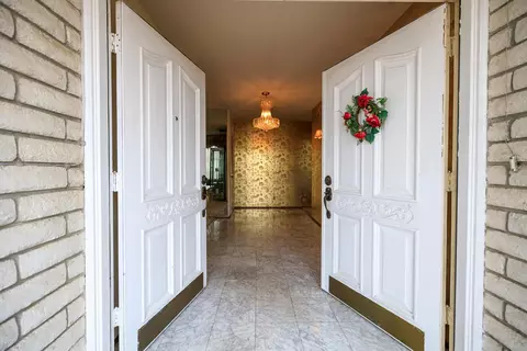 Entry Way - 661 Newcomb Ave, Turlock, CA 95382 photo 1 of 4