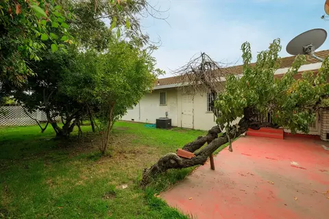 Exterior - 661 Newcomb Ave, Turlock, CA 95382 photo 9 of 10