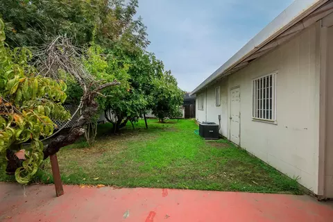Exterior - 661 Newcomb Ave, Turlock, CA 95382 photo 8 of 10