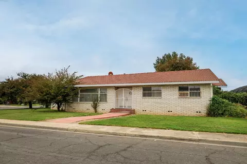 Exterior - 661 Newcomb Ave, Turlock, CA 95382 photo 2 of 10