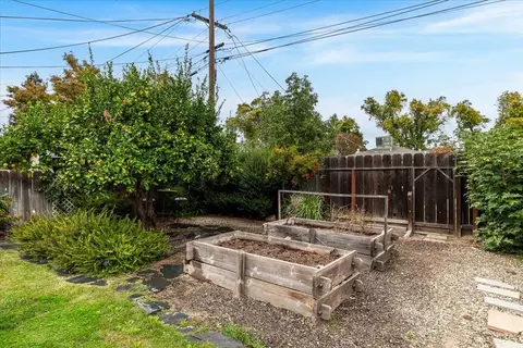 Exterior - 1109 Ulrich Ave, Modesto, CA 95350 photo 16 of 20