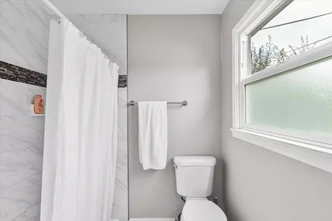 Bath - 1109 Ulrich Ave, Modesto, CA 95350 photo 2 of 4