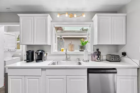 Kitchen - 1109 Ulrich Ave, Modesto, CA 95350 photo 4 of 5