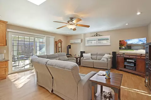 Living - 18 Benson Dr, Lodi, CA 95242 photo 4 of 5