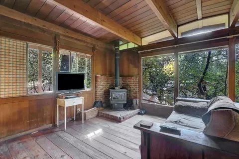 Living - 10046 Smith Rd, Grass Valley, CA 95949 photo 2 of 5