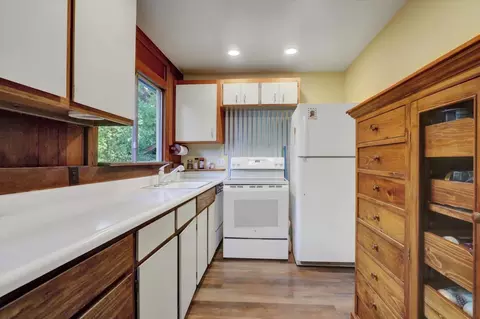 Kitchen - 10046 Smith Rd, Grass Valley, CA 95949 photo 1 of 6