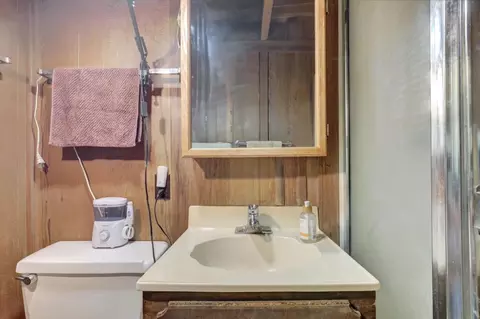 Bath - 10046 Smith Rd, Grass Valley, CA 95949 photo 3 of 3