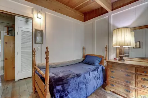 Bedroom - 10046 Smith Rd, Grass Valley, CA 95949 photo 3 of 7