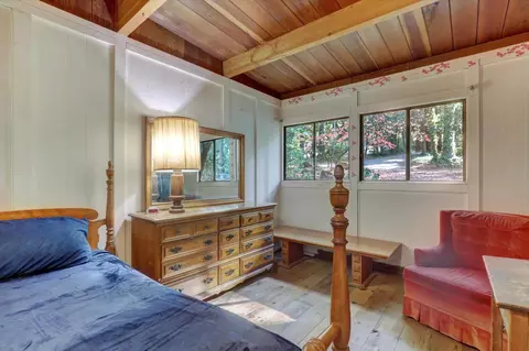 Bedroom - 10046 Smith Rd, Grass Valley, CA 95949 photo 1 of 7