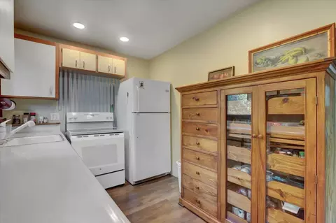 Kitchen - 10046 Smith Rd, Grass Valley, CA 95949 photo 3 of 6