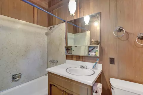 Bath - 10046 Smith Rd, Grass Valley, CA 95949 photo 2 of 3