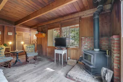 Living - 10046 Smith Rd, Grass Valley, CA 95949 photo 3 of 5