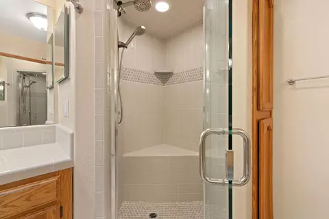 Bath - 2025 Dorset Ln, Modesto, CA 95355 photo 3 of 3