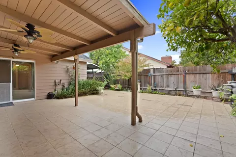 Exterior - 2025 Dorset Ln, Modesto, CA 95355 photo 4 of 8