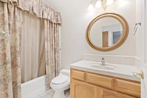 Bath - 2025 Dorset Ln, Modesto, CA 95355 photo 1 of 3