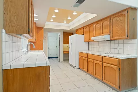 Kitchen - 2025 Dorset Ln, Modesto, CA 95355 photo 2 of 2
