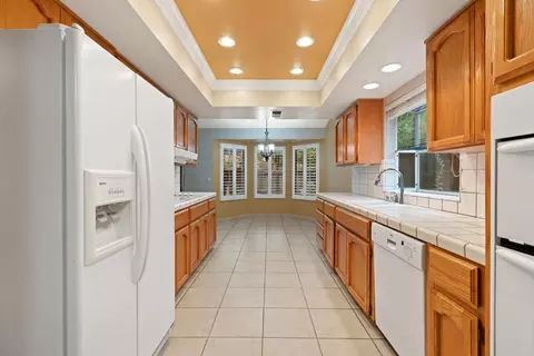 Entry Way - 2025 Dorset Ln, Modesto, CA 95355 photo 3 of 5