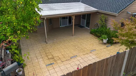 Exterior - 2025 Dorset Ln, Modesto, CA 95355 photo 5 of 8