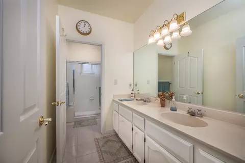 Bath - 1850 Hammond Dr, Turlock, CA 95382 photo 4 of 5