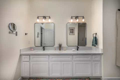 Bath - 1850 Hammond Dr, Turlock, CA 95382 photo 2 of 5
