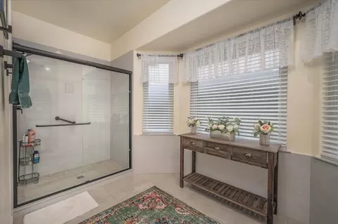 Bath - 1850 Hammond Dr, Turlock, CA 95382 photo 3 of 5