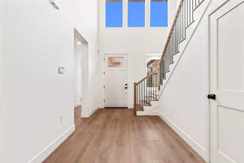Entry Way - 688 Cindy Dr, Ripon, CA 95366 photo 2 of 6