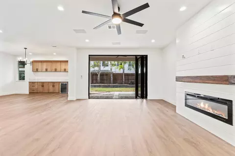 Living - 688 Cindy Dr, Ripon, CA 95366 photo 4 of 7