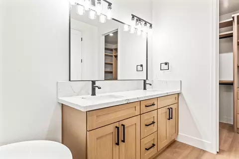 Bath - 688 Cindy Dr, Ripon, CA 95366 photo 5 of 7
