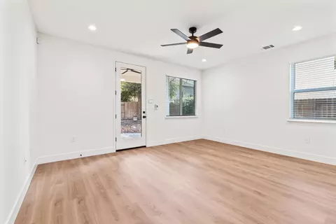 Living - 688 Cindy Dr, Ripon, CA 95366 photo 6 of 7