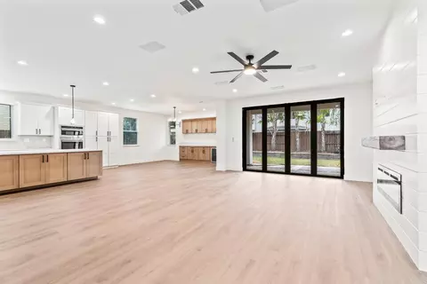 Living - 688 Cindy Dr, Ripon, CA 95366 photo 1 of 7