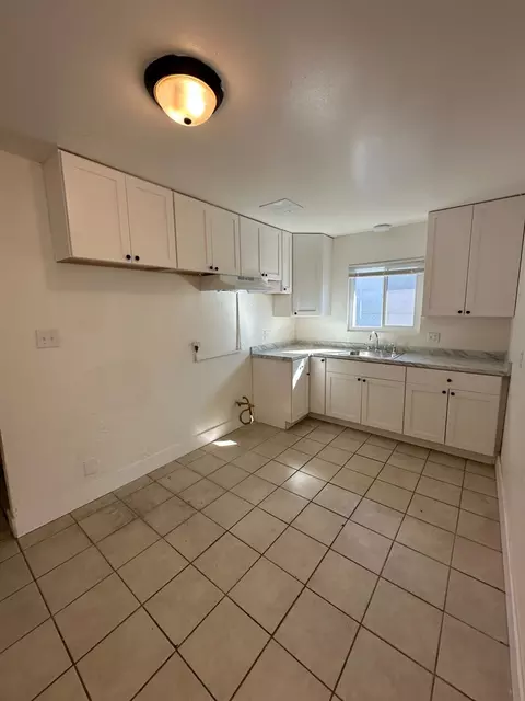 1045 W Santa Fe Ave, Merced, CA 95340 photo 2