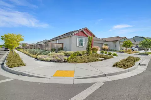 833 Tern Dr, Lathrop, CA 95330 photo 2