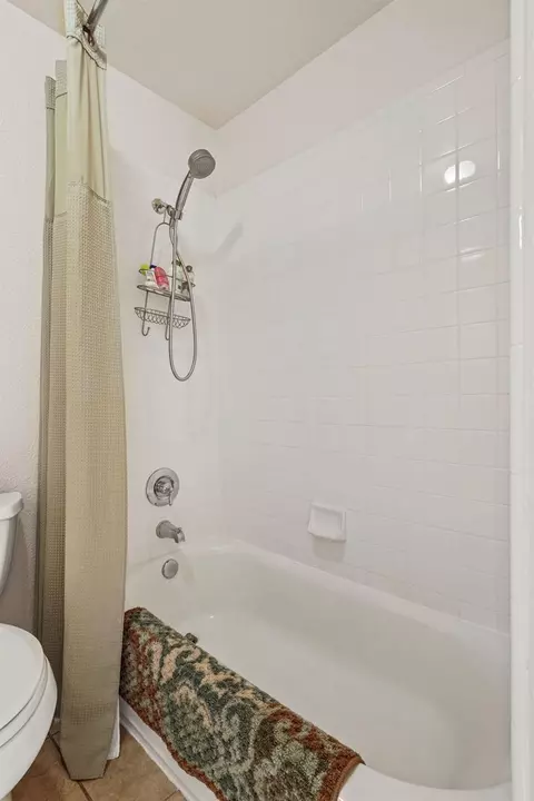 Bath - 1202 Millsbridge Pl, Lodi, CA 95242 photo 6 of 6