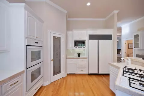 Kitchen - 4537 Mountaingate Dr, Rocklin, CA 95765 photo 4 of 8
