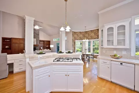 Kitchen - 4537 Mountaingate Dr, Rocklin, CA 95765 photo 6 of 8