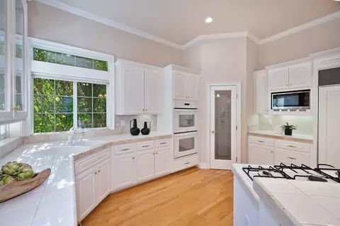 Kitchen - 4537 Mountaingate Dr, Rocklin, CA 95765 photo 3 of 8