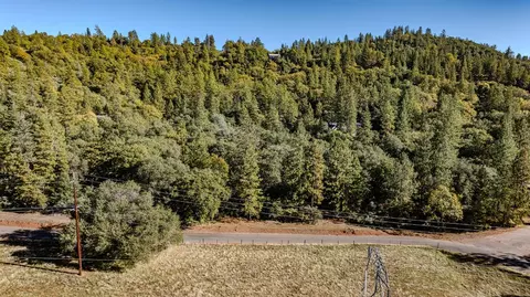 10500 Tabeaud Rd, Pine Grove, CA 95665