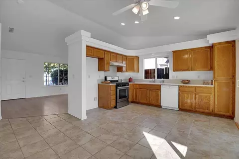 Kitchen - 4137 Deaton Dr, Olivehurst, CA 95961 photo 2 of 5