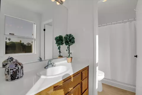 Bath - 4137 Deaton Dr, Olivehurst, CA 95961 photo 2 of 3