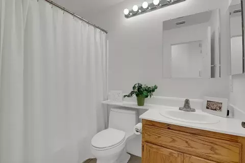 Bath - 4137 Deaton Dr, Olivehurst, CA 95961 photo 1 of 3