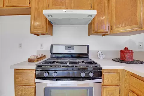 Kitchen - 4137 Deaton Dr, Olivehurst, CA 95961 photo 4 of 5