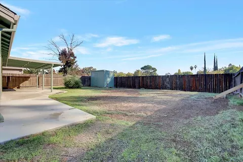 Exterior - 4137 Deaton Dr, Olivehurst, CA 95961 photo 5 of 11
