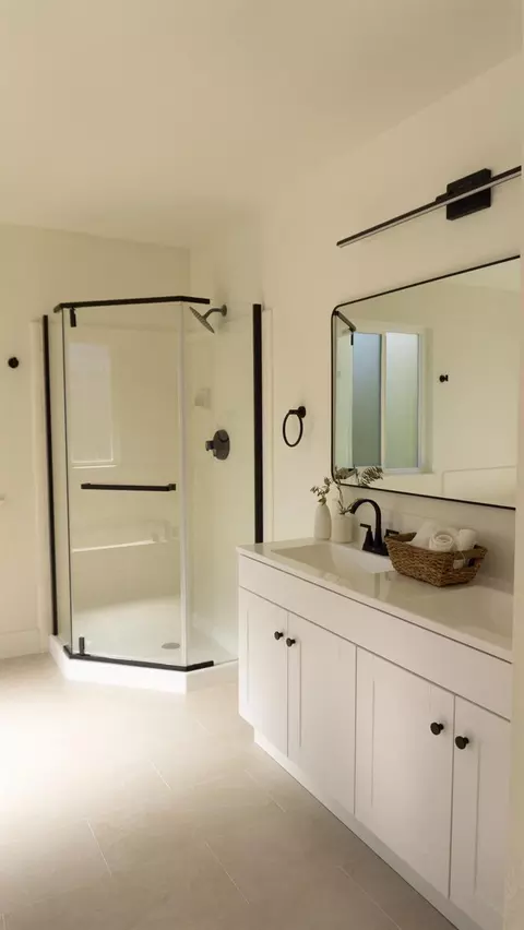 Bath - 8404 Giverny Cir, Antelope, CA 95843 photo 2 of 5