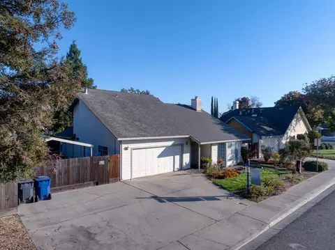 825 Berea Dr, Turlock, CA 95382 photo 2