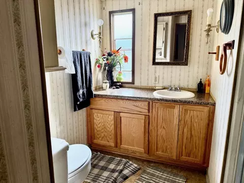 Bath - 515 E Main St #19, Rogue River, OR 97537 photo 3 of 3