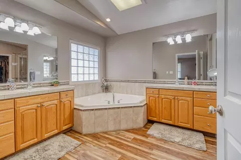 Bath - 1512 Kruger Dr, Modesto, CA 95355 photo 3 of 3