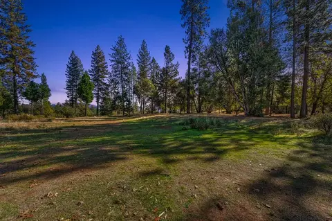 19292 Shawnee Trl, Mokelumne Hill, CA 95245