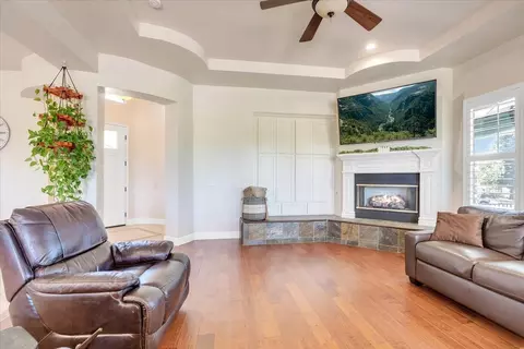 Living - 135 Glen View Ct, Copperopolis, CA 95228 photo 3 of 3